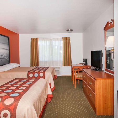 Super 8 by Wyndham Cloverdale Eksteriør bilde