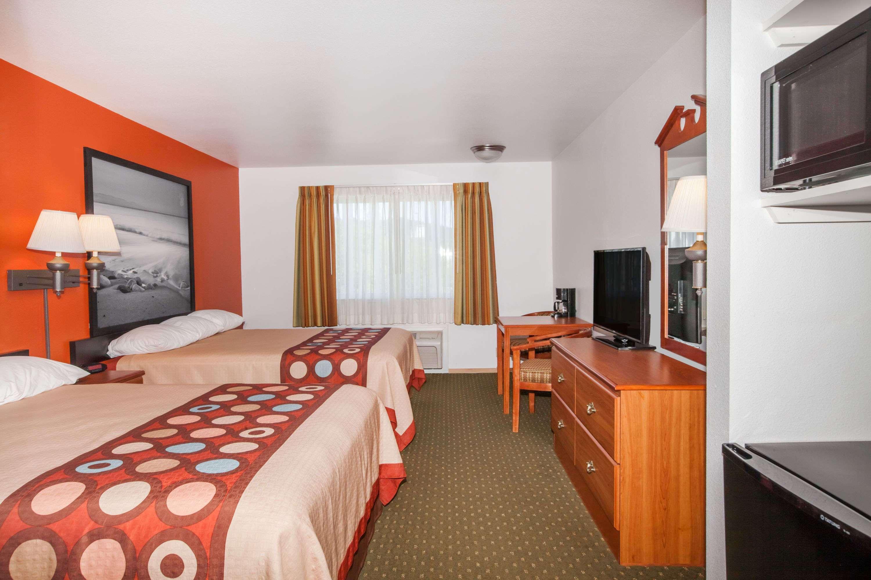 Super 8 by Wyndham Cloverdale Eksteriør bilde