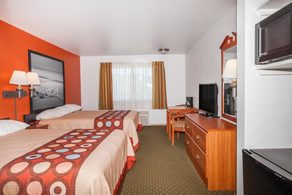 Super 8 by Wyndham Cloverdale Eksteriør bilde