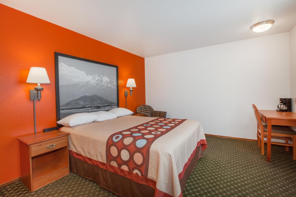 Super 8 by Wyndham Cloverdale Eksteriør bilde