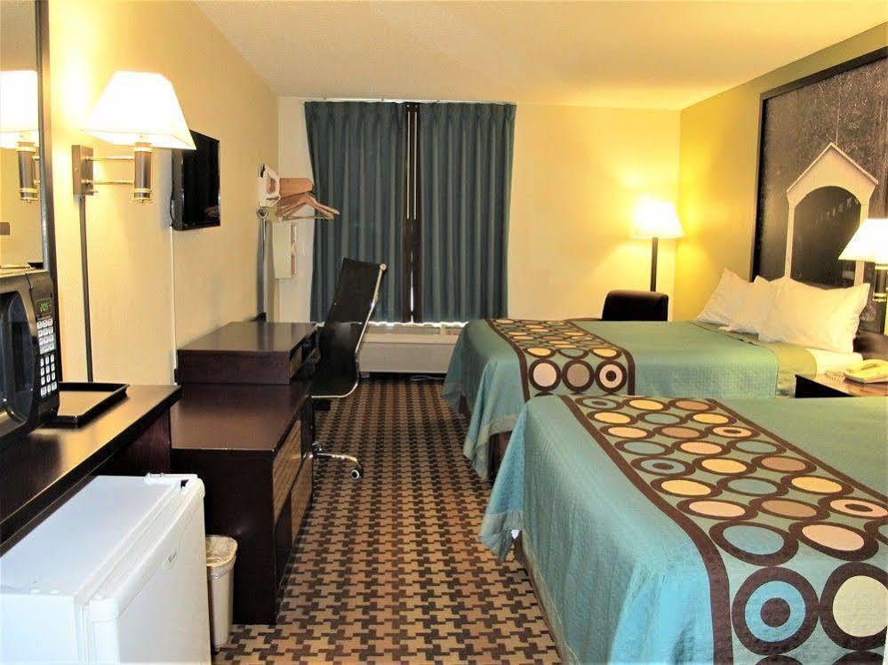 Super 8 by Wyndham Cloverdale Eksteriør bilde